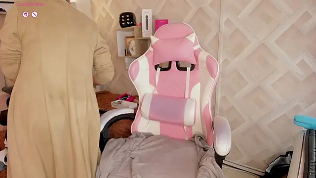 Clhoe Johnson online show from March 2026 12:41:01 PM