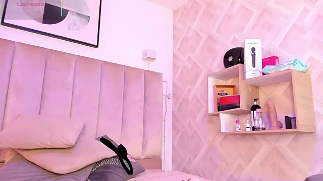 Clhoe Johnson online show from October 2025 12:57:02 PM