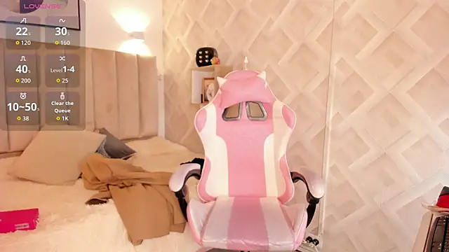 Clhoe Johnson online show from April 2026 12:50:02 PM