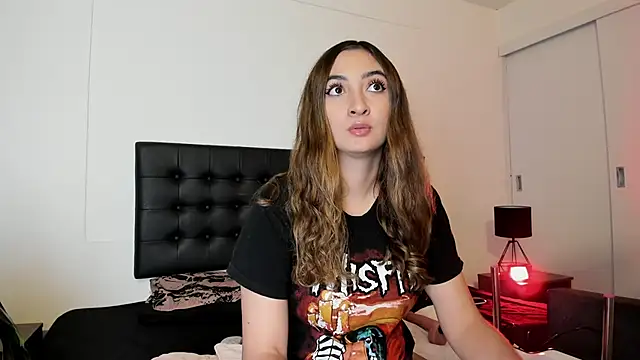 Alice Dickinssonn online show from November 2025 08:23:01 PM