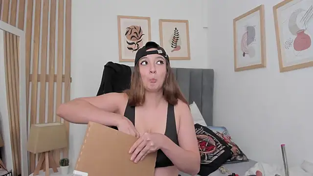 Alice Dickinssonn online show from December 2025 08:13:01 PM