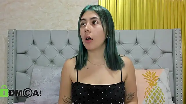 Snapshot of Skarlet_04 chatting on November 2025 05:35:01 PM Skarlet 04 online show from November 2025 05:35:01 PM