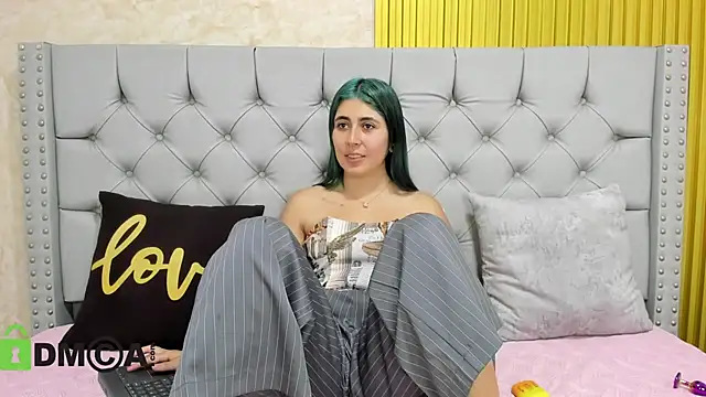 Snapshot of Skarlet_04 chatting on November 2025 05:24:01 PM Skarlet 04 online show from November 2025 05:24:01 PM