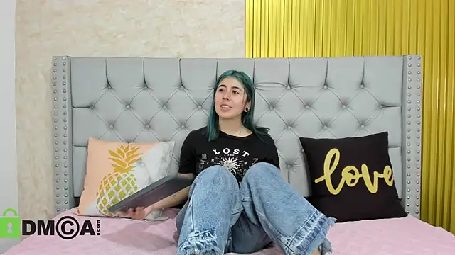 Snapshot of Skarlet_04 chatting on November 2025 05:46:01 PM Skarlet 04 online show from November 2025 05:46:01 PM