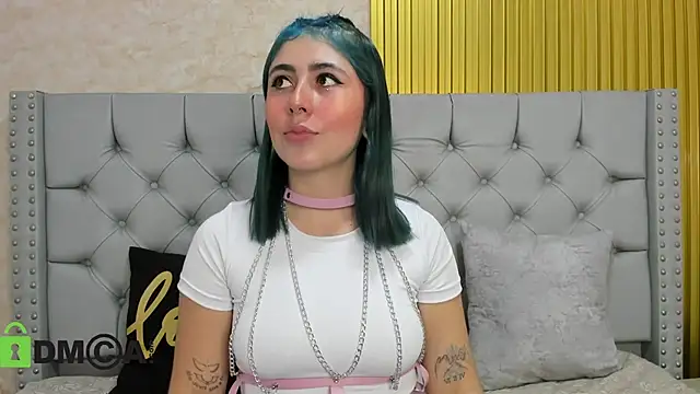 Snapshot of Skarlet_04 chatting on November 2025 04:10:01 PM Skarlet 04 online show from November 2025 04:10:01 PM