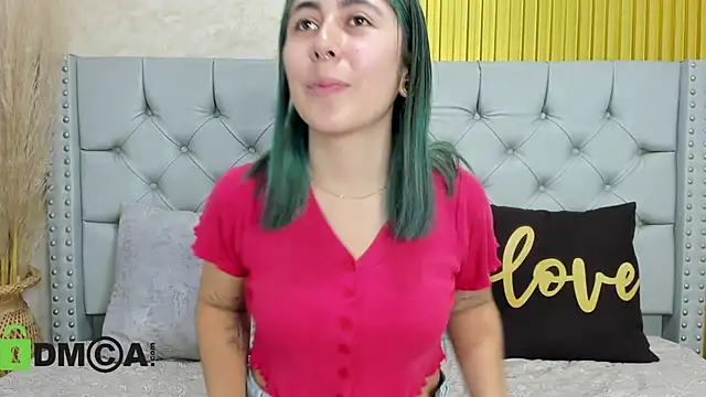 Snapshot of Skarlet_04 chatting on December 2025 05:41:02 PM Skarlet 04 online show from December 2025 05:41:02 PM