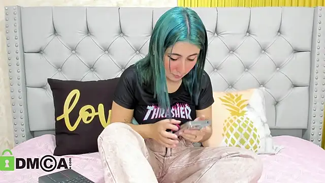 Snapshot of Skarlet_04 chatting on November 2025 05:24:02 PM Skarlet 04 online show from November 2025 05:24:02 PM