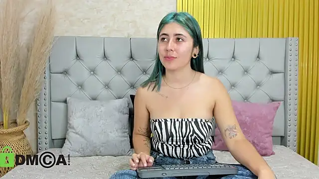 Snapshot of Skarlet_04 chatting on December 2025 03:22:02 PM Skarlet 04 online show from December 2025 03:22:02 PM