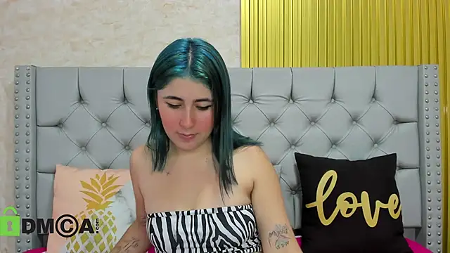 Snapshot of Skarlet_04 chatting on November 2025 04:43:02 PM Skarlet 04 online show from November 2025 04:43:02 PM