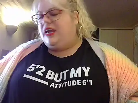 Kinkyhousewife83 online show from October 2025 07:00:01 PM