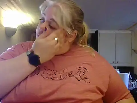 Kinkyhousewife83 online show from October 2025 09:33:01 AM