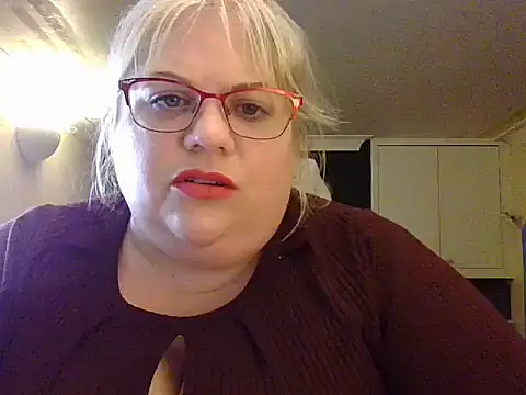 Kinkyhousewife83 online show from September 2025 07:13:01 PM