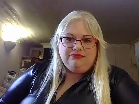 Kinkyhousewife83 online show from September 2025 04:24:01 PM