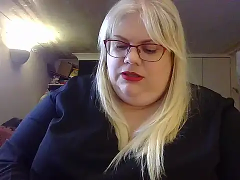 Kinkyhousewife83 online show from September 2025 04:14:01 PM