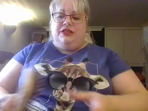 Kinkyhousewife83 online show from October 2025 02:19:02 PM