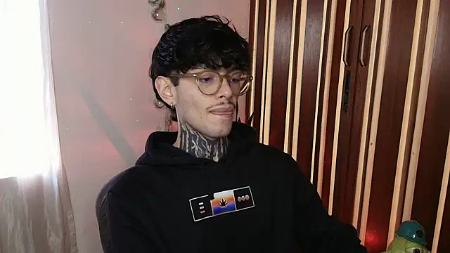 Mihail leroy online show from December 2025 08:11:01 PM