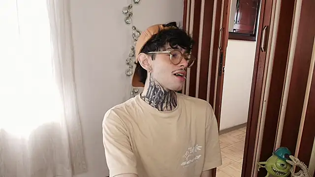 Mihail leroy online show from December 2025 02:54:01 PM