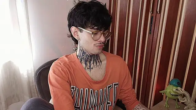 Mihail leroy online show from December 2025 03:27:02 PM