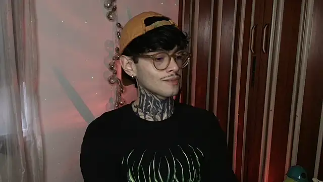 Mihail leroy online show from December 2025 09:37:02 PM