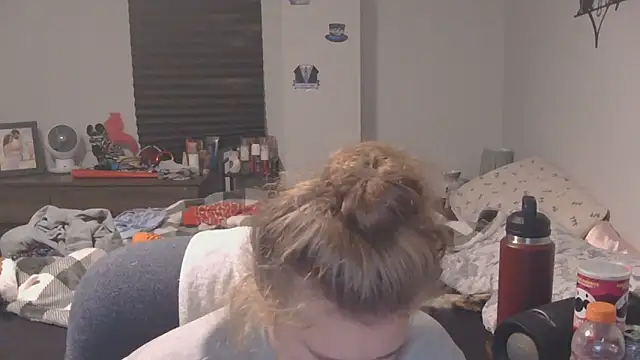 Sexyblonde12344 online show from September 2025 02:41:02 PM