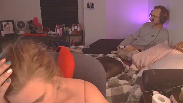 Sexyblonde12344 online show from September 2025 12:16:02 AM