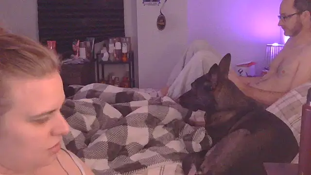 Sexyblonde12344 online show from October 2025 04:03:01 PM