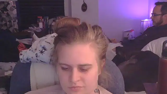 Sexyblonde12344 online show from October 2025 05:13:02 PM