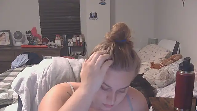 Sexyblonde12344 online show from September 2025 03:12:02 PM