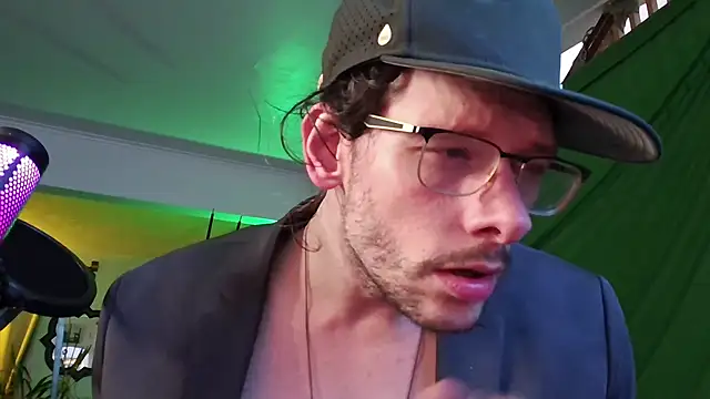 MasterDaddyCool online show from October 2025 03:50:01 AM