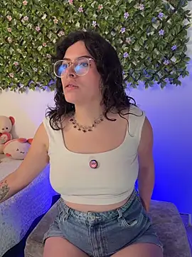 Katheerine online show from December 2025 01:30:02 AM