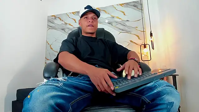 Ricky Owens1 online show from October 2025 02:28:02 PM