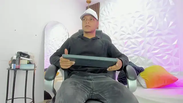 Ricky Owens1 online show from October 2025 01:00:01 PM