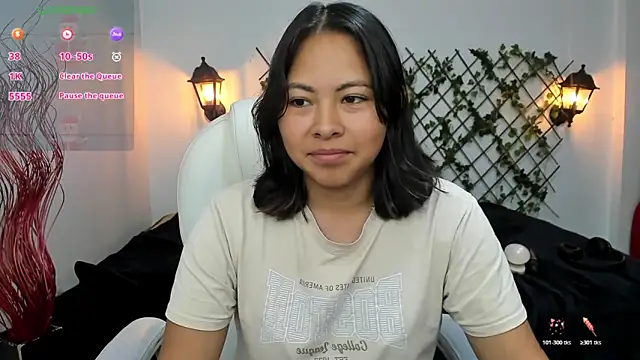 Snapshot of Louisa__clare chatting on December 2025 10:04:01 PM Louisa clare online show from December 2025 10:04:01 PM