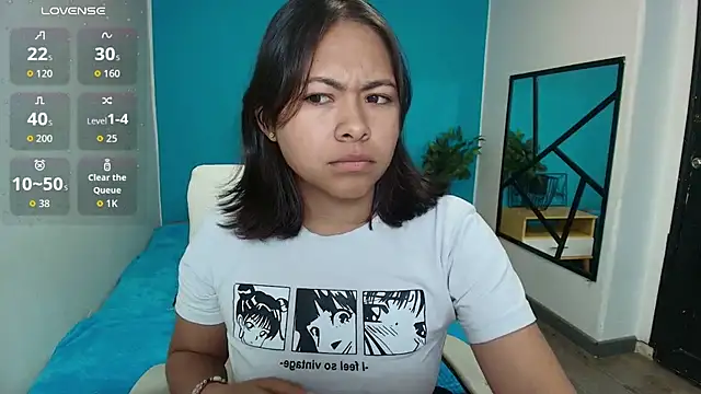 Snapshot of Louisa__clare chatting on December 2025 11:33:02 PM Louisa clare online show from December 2025 11:33:02 PM