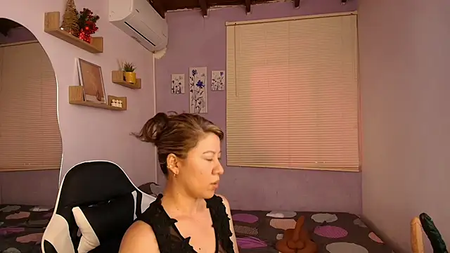 luna desiree online show from March 2026 08:25:01 PM