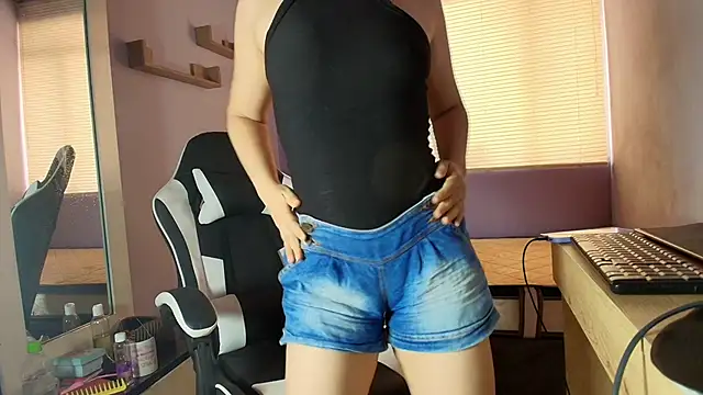 Snapshot of luna_desiree chatting on October 2025 01:45:01 PM luna desiree online show from October 2025 01:45:01 PM