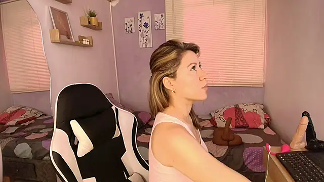 luna desiree online show from April 2026 06:36:01 PM