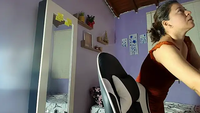 Snapshot of luna_desiree chatting on October 2025 08:35:01 AM luna desiree online show from October 2025 08:35:01 AM