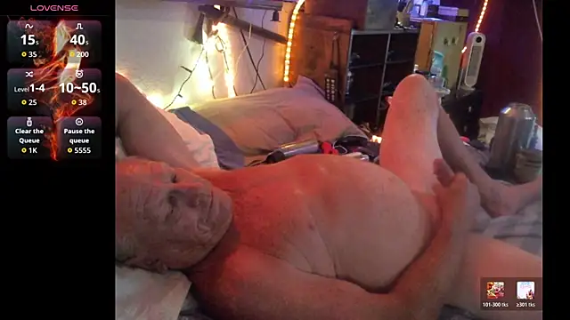 Snapshot of Pussyeat2please chatting on June 2026 09:09:01 AM Pussyeat2please online show from June 2026 09:09:01 AM