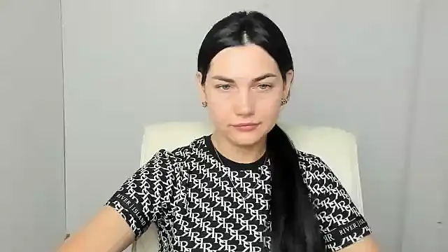 Lune Moon online show from September 2025 05:39:01 AM