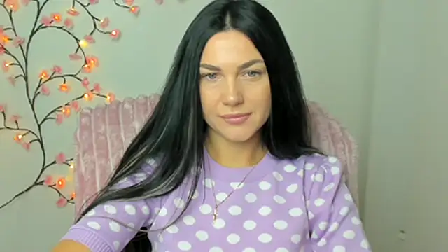 Lune Moon online show from December 2025 07:23:01 AM