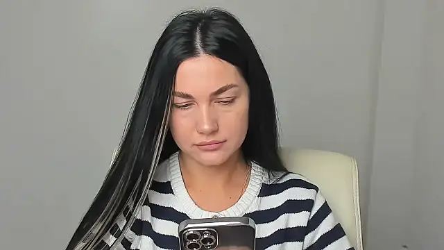 Lune Moon online show from November 2025 06:45:02 AM