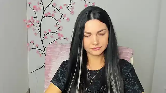 Lune Moon online show from April 2026 05:37:01 AM