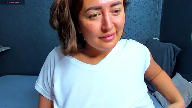 Olivia Buckby online show from November 2025 04:46:01 PM