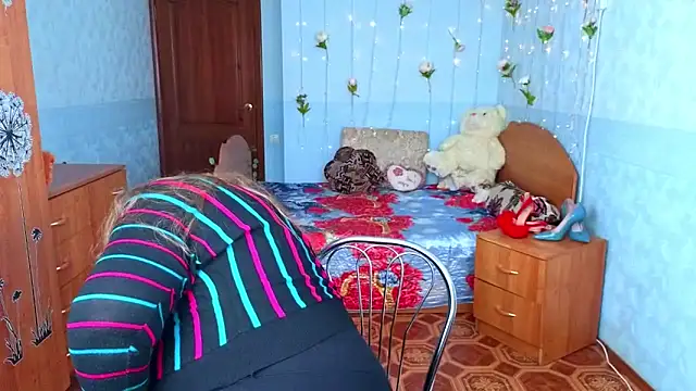 Audrey Aura online show from October 2025 05:17:01 AM