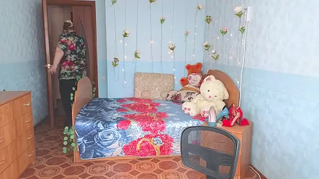 Audrey Aura online show from September 2025 05:03:01 AM