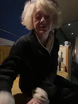 Snapshot of ladyboatlady chatting on November 2025 06:46:02 AM ladyboatlady online show from November 2025 06:46:02 AM