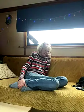 Snapshot of ladyboatlady chatting on December 2025 01:05:02 PM ladyboatlady online show from December 2025 01:05:02 PM