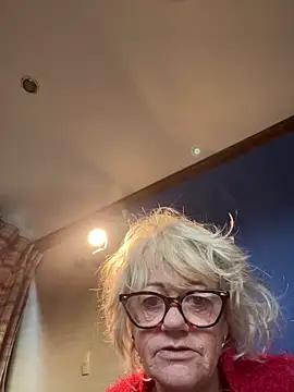 Snapshot of ladyboatlady chatting on September 2025 06:08:01 AM ladyboatlady online show from September 2025 06:08:01 AM