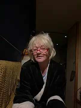 Snapshot of ladyboatlady chatting on October 2025 04:54:01 AM ladyboatlady online show from October 2025 04:54:01 AM